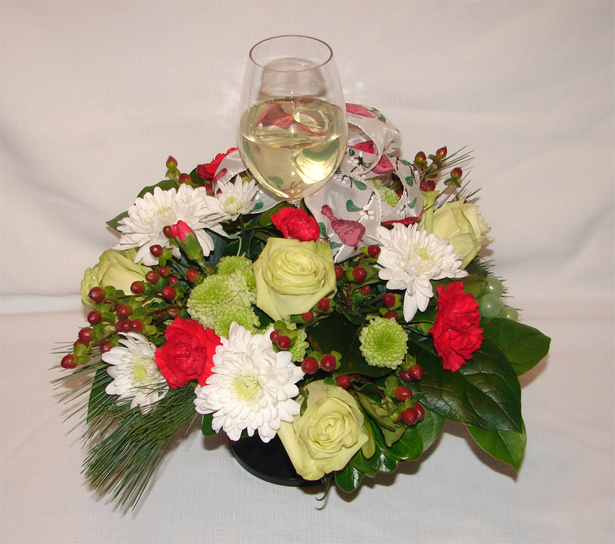 Centrepiece with white wine in a glass